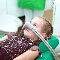 Лечение зубов детям под седацией (медицинский сон, наркоз)